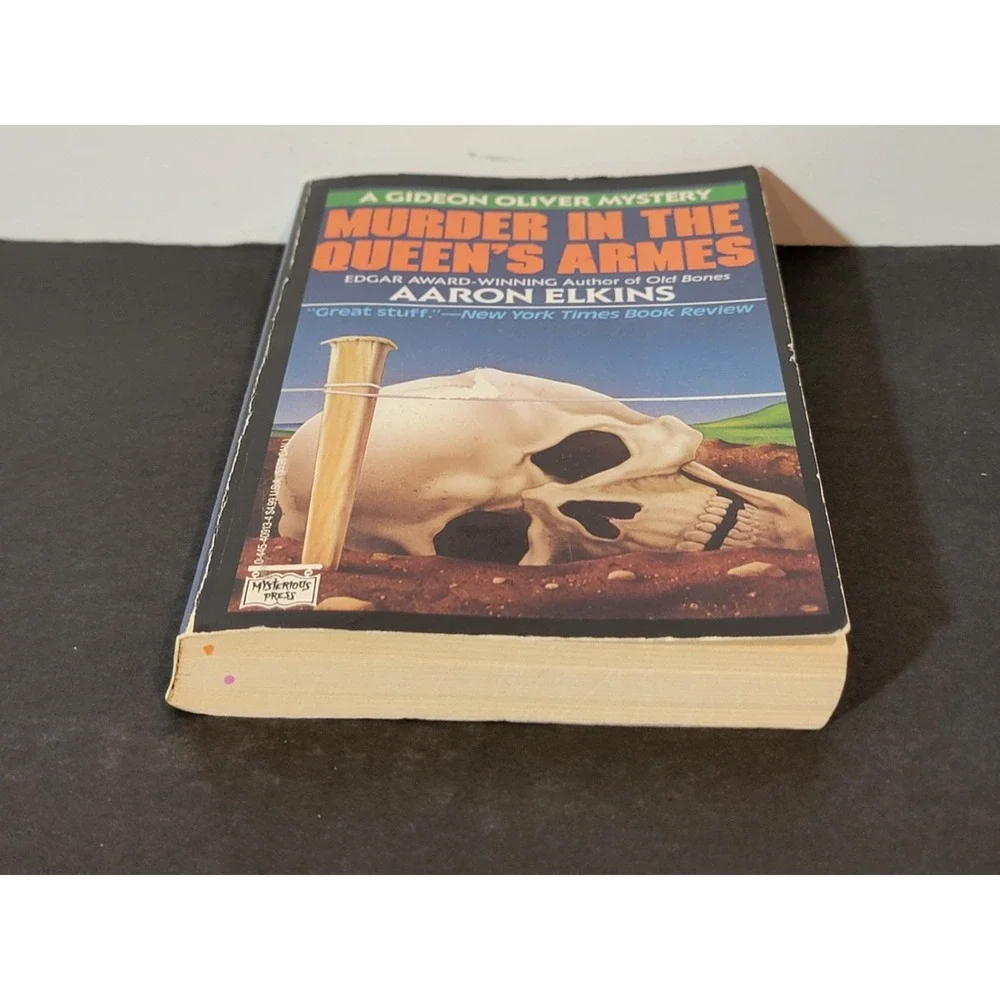 1990 Murder In The Queens Armes Aaron Elkins Mysterious Press 1st Printing‎